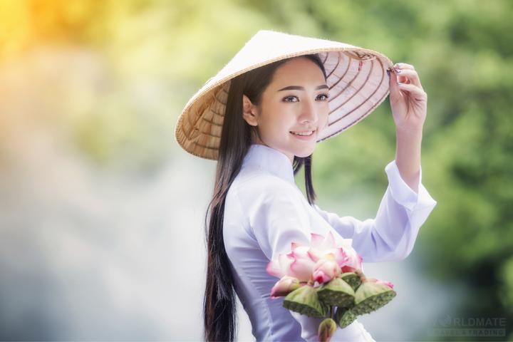 Hotspot Matrix: Biến Phương Oanh diện set đồ 50 thành cơ hội marketing đột phá